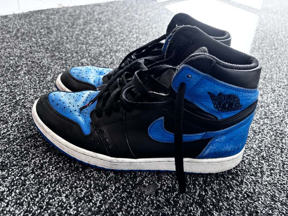 Air Jordan 1 Retro High OG Royal 2017 Size 10